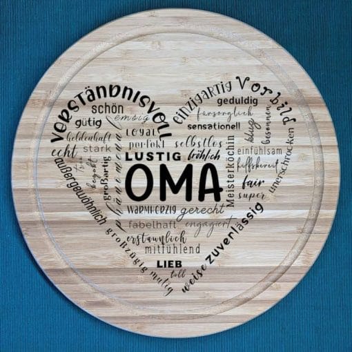 Herz aus Text Oma - Schneidebrett aus Bambus, 30 cm