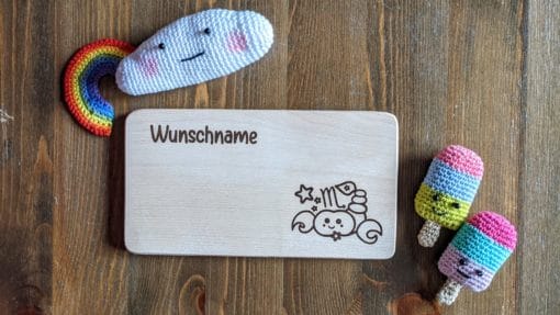 Frühstücksbrettchen / Kinderbrett aus Holz / Sternzeichen Skorpion / graviert und personalisiert