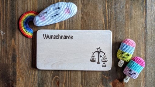 Frühstücksbrettchen / Kinderbrett aus Holz / Sternzeichen Waage/ graviert und personalisiert