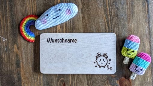 Frühstücksbrettchen / Kinderbrett aus Holz / Sternzeichen Widder / graviert und personalisiert
