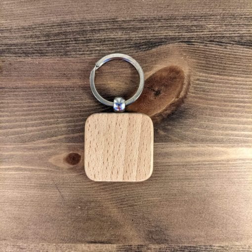 Quadratischer Schlüsselanhaenger aus Holz selbst gestalten